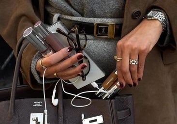 Soy experta en belleza y estos son los productos que siempre tengo en mi bolso.